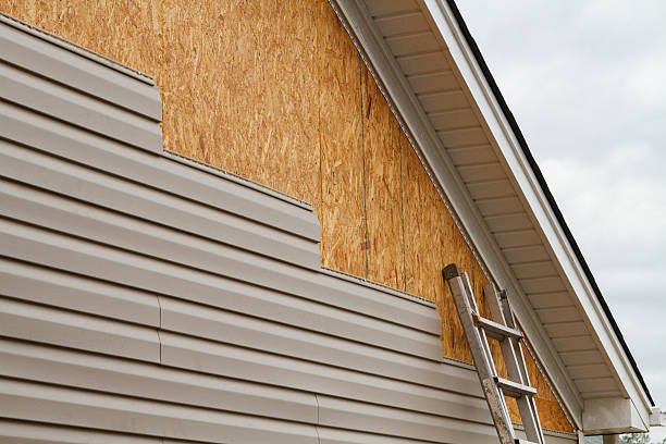 Professional Fiber Cement Siding technician working in Oakdale, NY